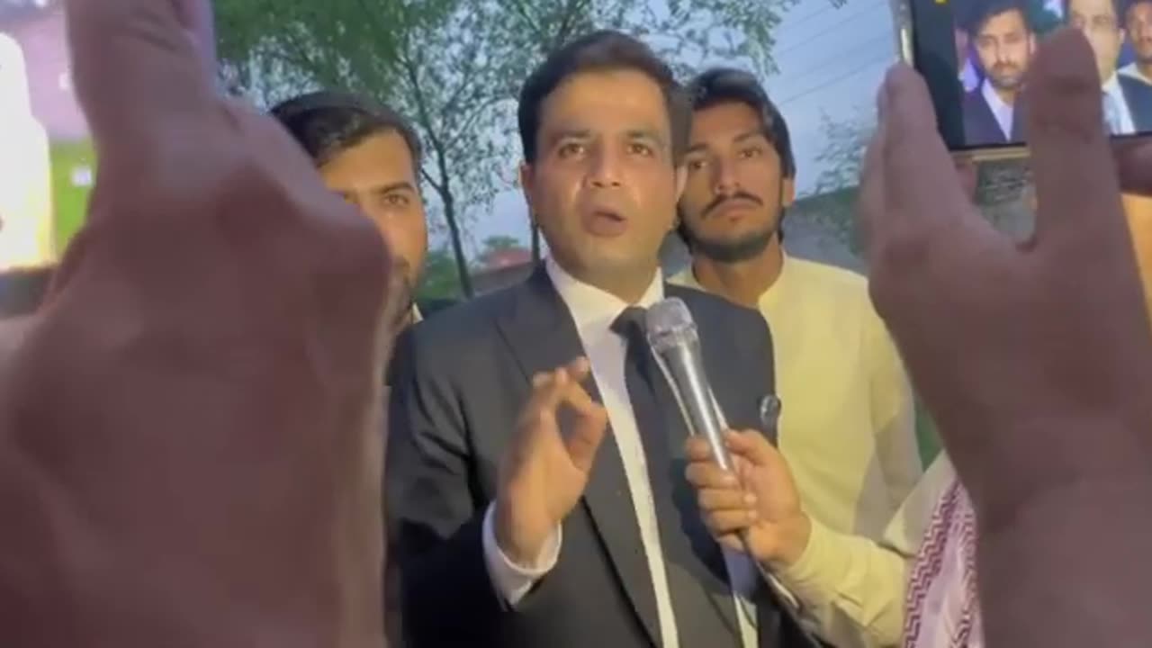 خان صاحب سے ملاقات ہو گئی ہے ،خان صاحب ٹھیک ہیں اور ہائی سپرٹ میں ہیں.