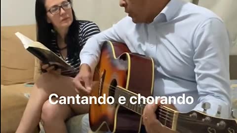 Cantando e chorando