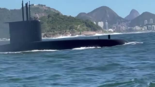 Brazilian Navy submarine gave a show for tourists in Rio de Janeiro