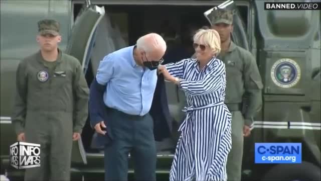 Joe Biden can't put his blazer on