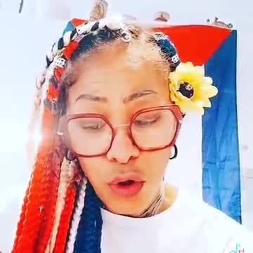 YENI VERA LE CANTA A CUBA.