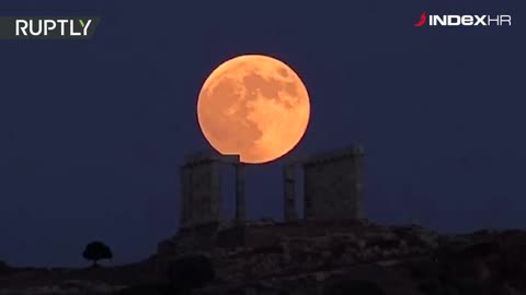 Krvavi mjesec iznad Posejdonov hrama