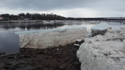 ICEBERGS IN BANGOR ME