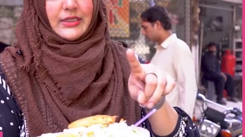 uncle ne lagaya 7 days main 63 khanay wou bhi chotay sy cart pe | Metafood