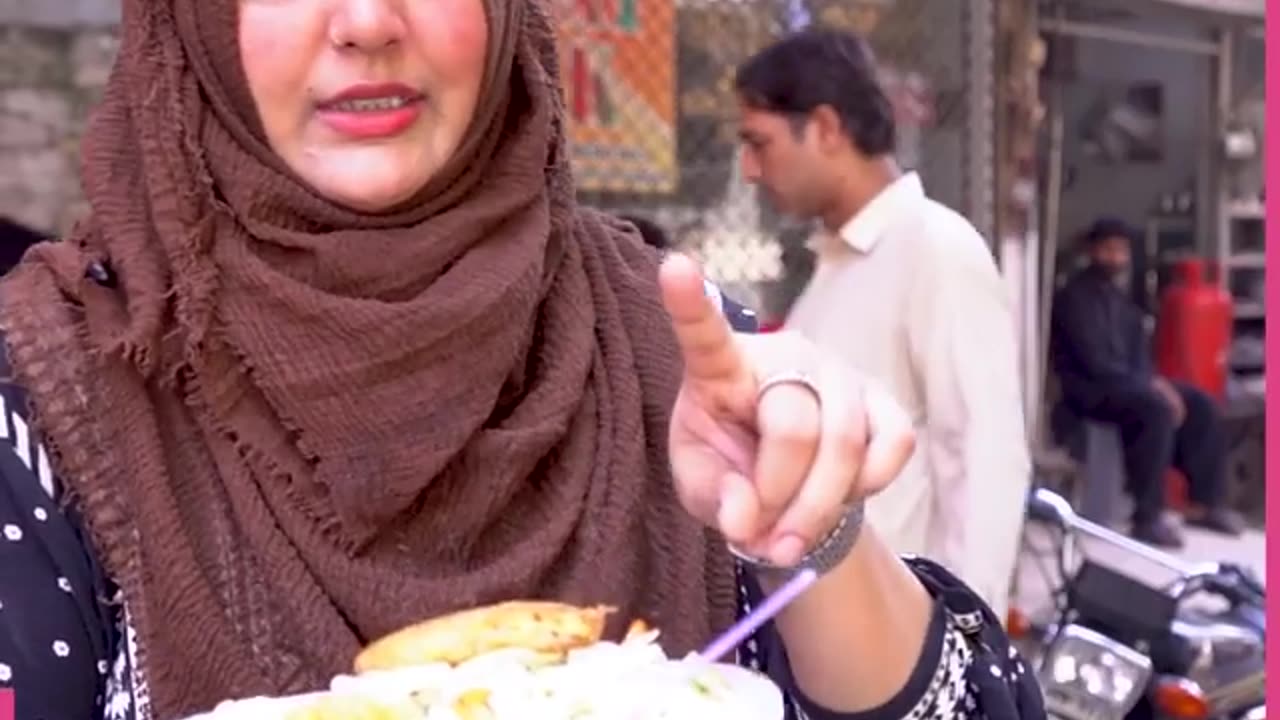 uncle ne lagaya 7 days main 63 khanay wou bhi chotay sy cart pe | Metafood
