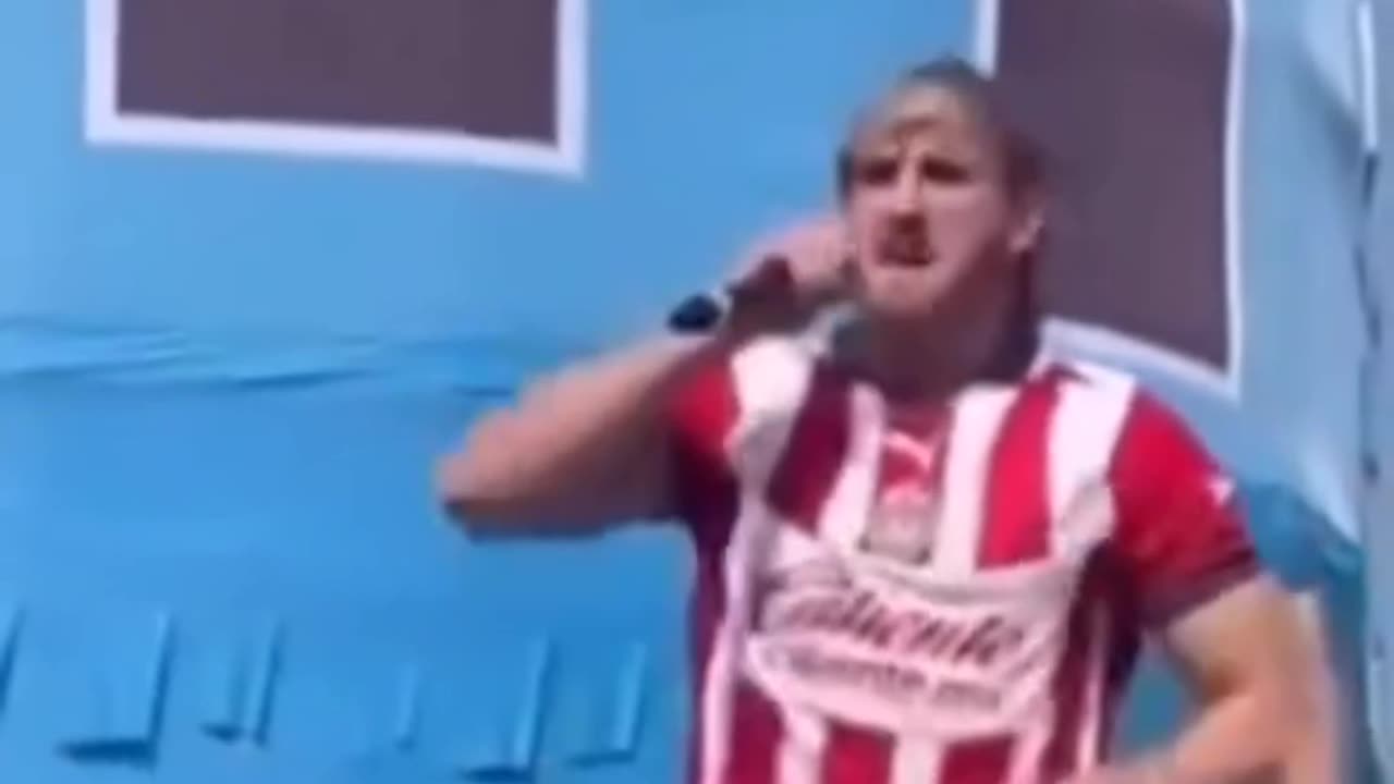 KSI & Logan Paul show which Mexico team they support!