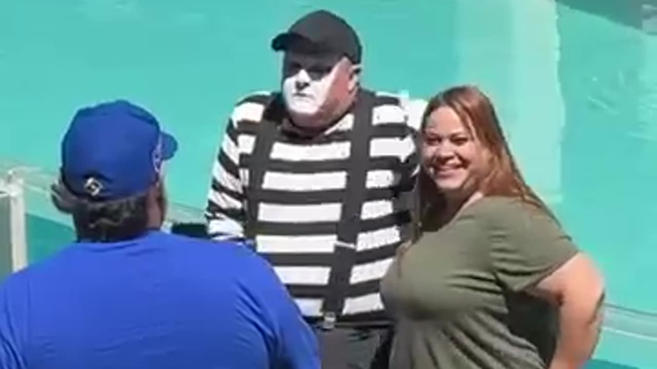 Tom mime SeaWorld _was saying are you 😊