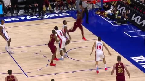 NBA - Spida Mitchell goes 360 with the handle for two 🔥