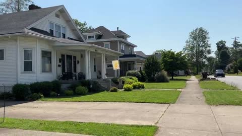 THE OLIGARCHS DO NOT WALK THE STREETS