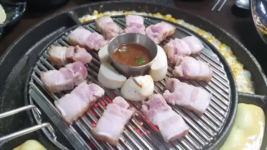 samgyeobsal gu-i (pork belly)