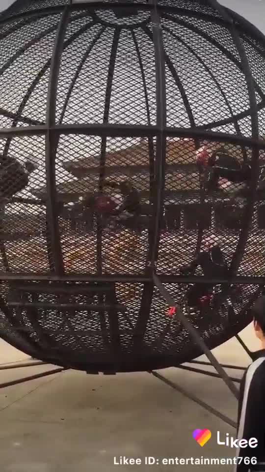 It's very dificult driving on byk in cercle