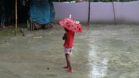 Happiness childhood whith rain!!