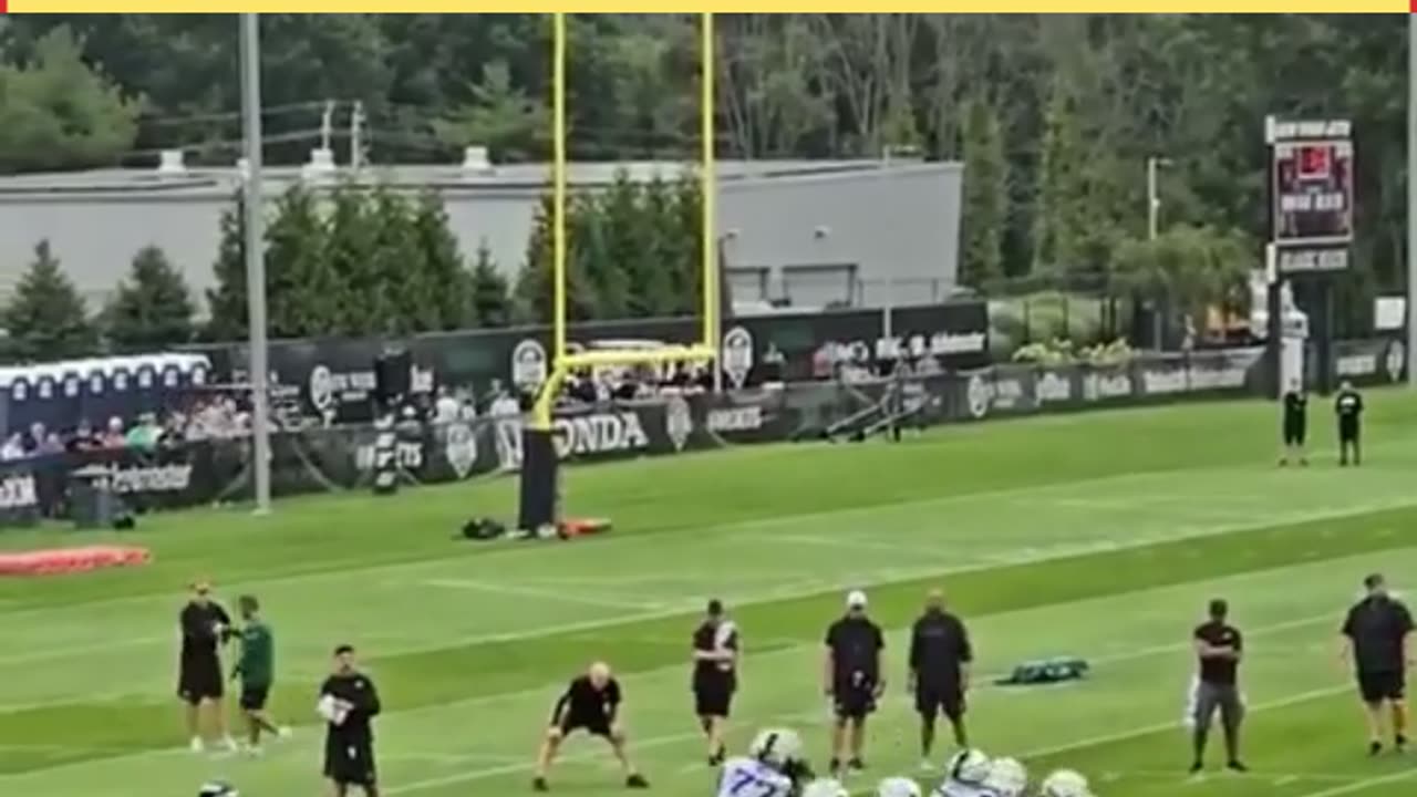 Aaron Rodgers Connects With Garrett Wilson