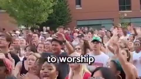 Ohio State football players hand out 10,000 bibles, lead thousands of students to Christ!