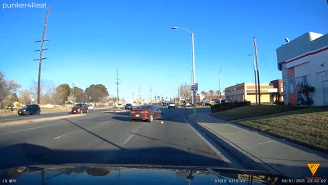 Moron Guy cuts 3 lanes to save 2 seconds