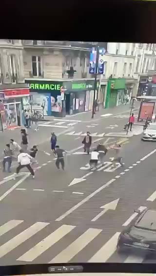 🇬🇧 Nel 18 ° distretto della capitale di Londra sono scoppiati scontri tra immigrati