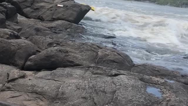 Women hits rapids and disappears in Rapids