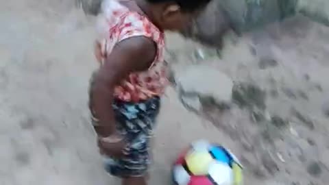 BABY PLAYING OWN MIND