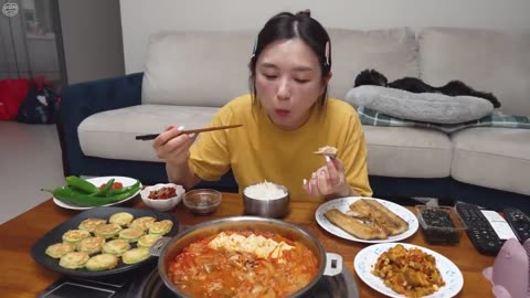 Real Mukbang :) Korean Home Meal ★ kimchi soup, baked fish, Seasoned cucumber, Salted Seafood