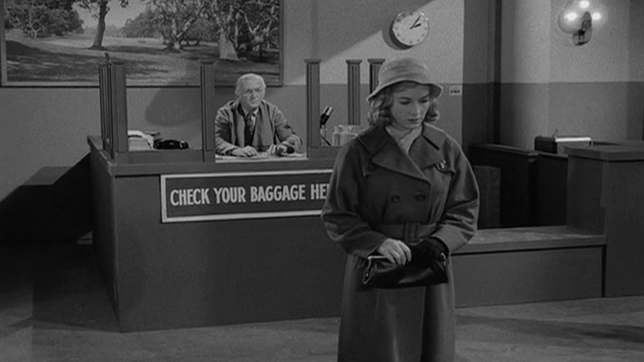 The Twilight Zone S01E21 Mirror Image