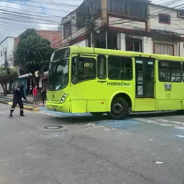 Encapuchados se tomaron un bus de Metrolinea que terminaba su ruta en la UIS