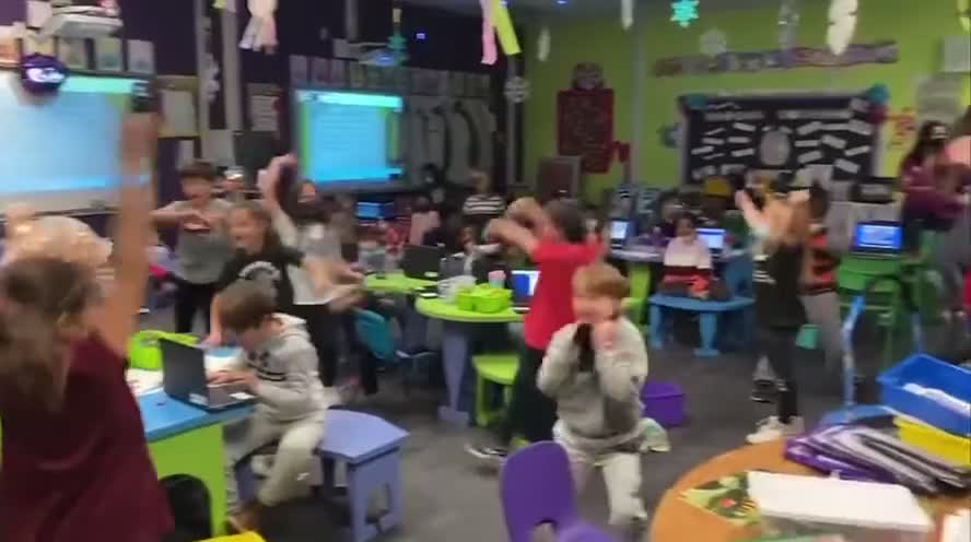 Children in Las Vegas rejoice as the teacher announces mask mandates are to be lifted