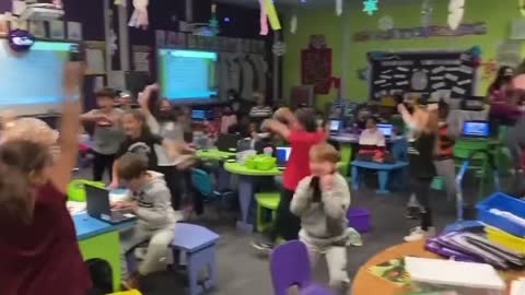 Children in Las Vegas rejoice as the teacher announces mask mandates are to be lifted