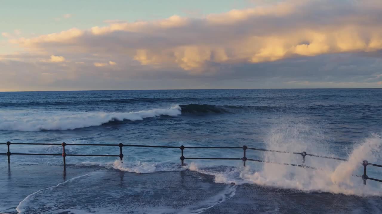 MUSIX RELAX - ocean waves video to help people relax & sleep