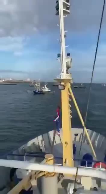 K zemědělcům se v Holandsku připojují také rybáři blokující loděmi vojenské základny