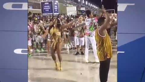 OMG CRAZY Brazilian Carnaval PARTY , must watch