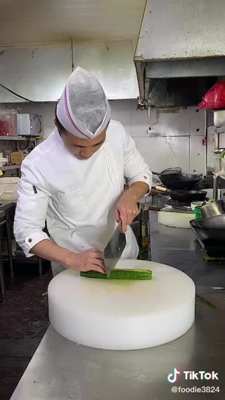 Kitchen Knifing skill demonstration