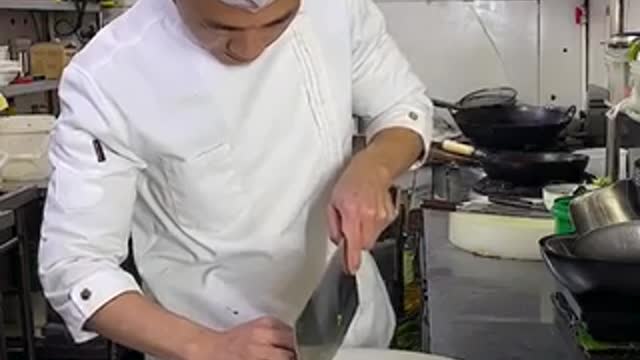 Kitchen Knifing skill demonstration