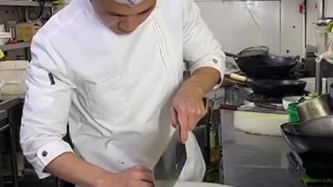 Kitchen Knifing skill demonstration