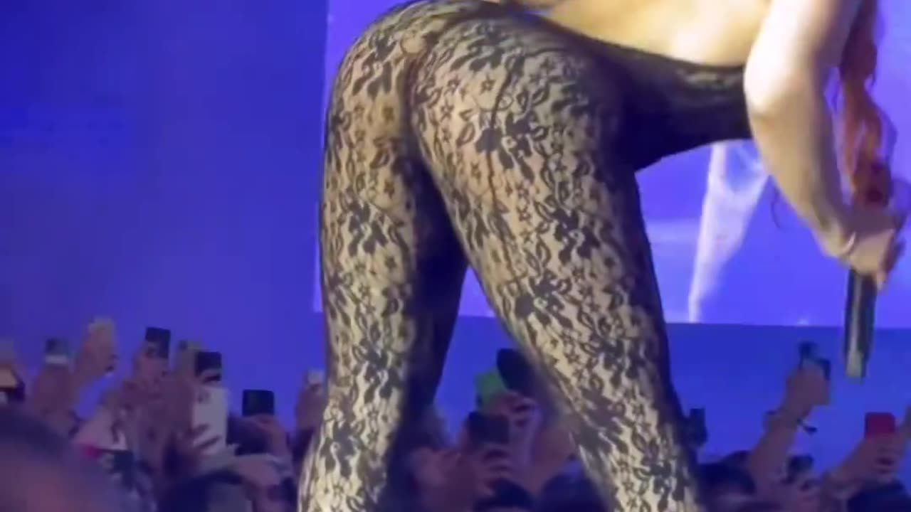 Ice Spice turning up during her performance in Switzerland