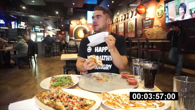 Giant Calzone Challenge (Panzerotti Challenge)!Man Vs Food