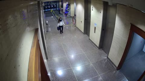 8003FCOB01ElevatorLobby_2021-01-06_07h00min00s643ms.mp4