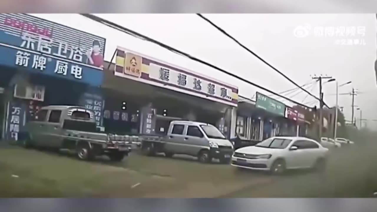 Truck ram all cars