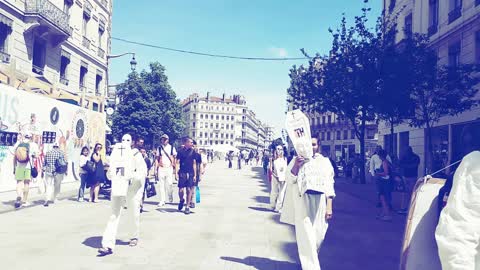 Rassemblement du 14 mai Marche Funèbre traversée de Lyon Part Dieu à Bellecour