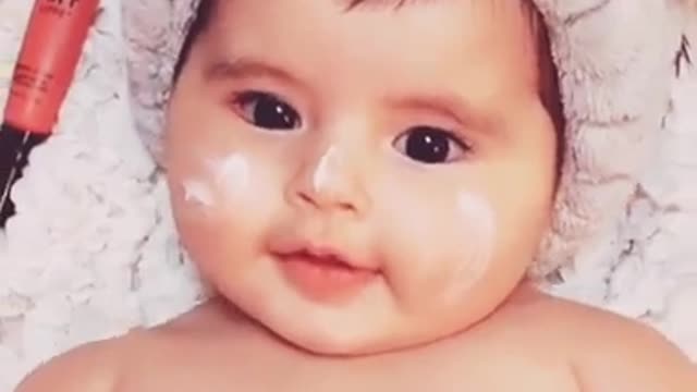 Cute baby mackup viral video