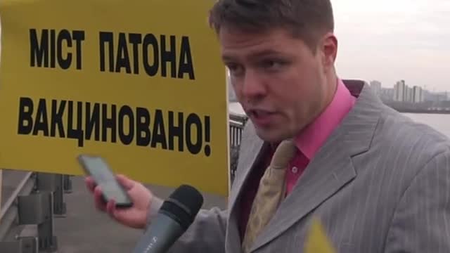 Навіть споруда не відмазалася від вакцини