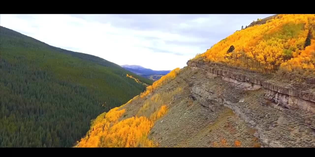 Golden sunshine, peaceful canyon