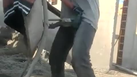 Por isso a obra nunca fica pronta kkk