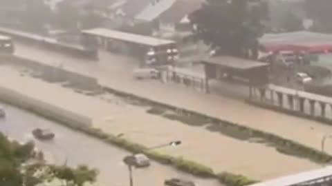 Flash floods from heavy downpour on 24 AugBukit Timah Road