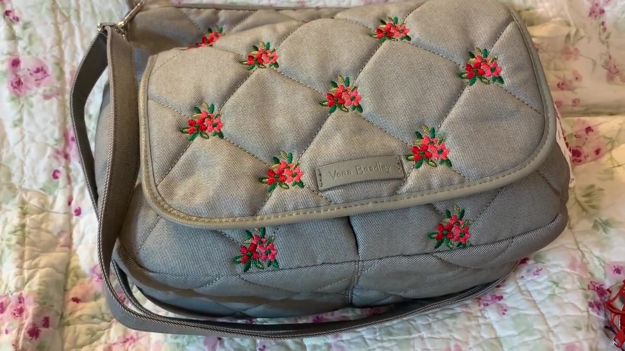 What's in my Vera Bradley Carson Bag. First Bag Video of 2020.