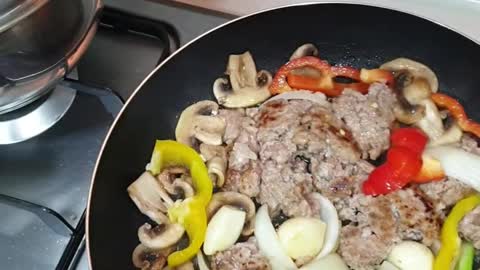 Hamburger steak, garlic, onion, butter, lettuce, homemade sauce