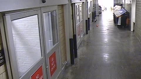 5500LHOBBALoadingDockHallway_2021-01-06_00h09min33s163ms.mp4