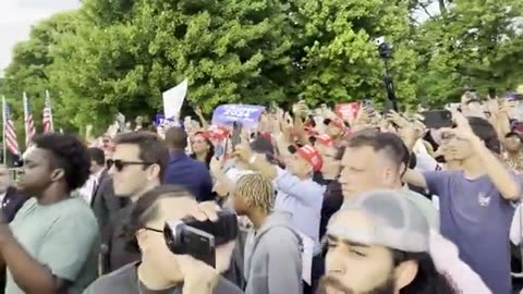 Trump Rally in The Bronx, NY! - Short Crowd Scan