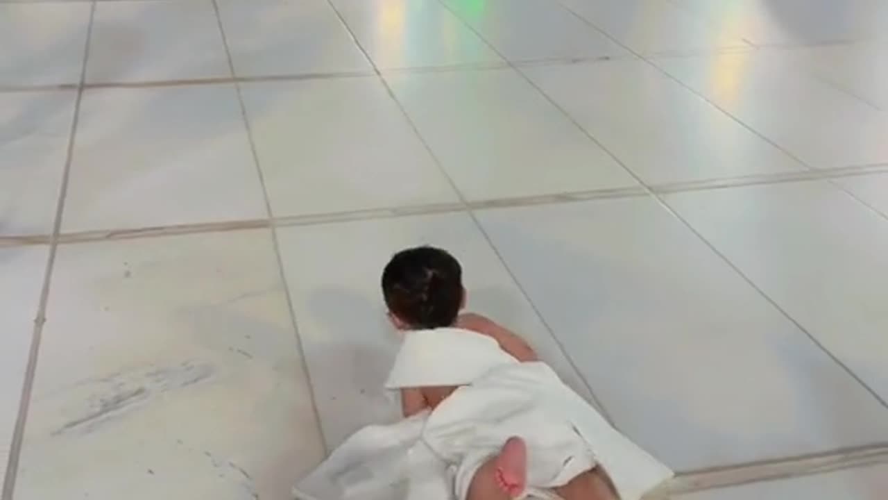 Mashallah a little baby perform umrah