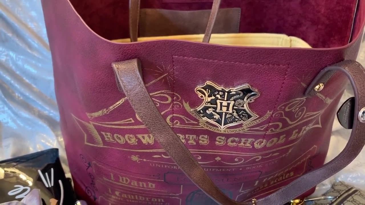 Happy Halloween 2019! What's in my Harry Potter Tote Bag