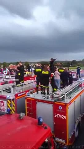 Firefighters join the farmers in the Netherlands
